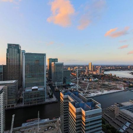 Skyview Waterside City Luxury Apartment London Bagian luar foto