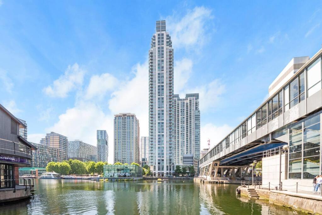 Skyview Waterside City Luxury Apartment London Bagian luar foto